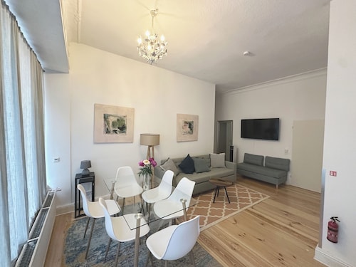 Central Berlin Prenzlauer Berg  2 Bedroom Family Apartment – Sleeps 6