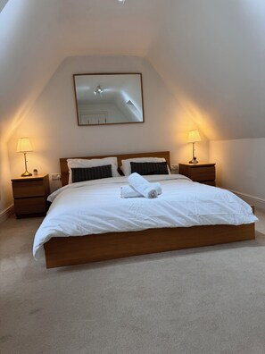 3 bedrooms, iron/ironing board, WiFi, bed sheets