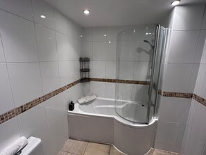 Hair dryer, towels, soap, toilet paper - Delightful fully equipped 3bedroom townhome in Ipswich centre St Nicholas street (Ipswich)