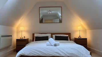 3 bedrooms, iron/ironing board, WiFi, bed sheets