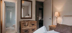 5 chambres, fer et planche à repasser, draps fournis