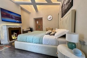 1 bedroom, desk, iron/ironing board, WiFi