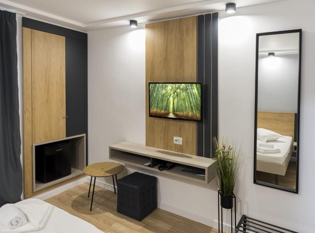 خزنة داخل الغرفة وواي فاي مجانًا وملاءات أسرّة