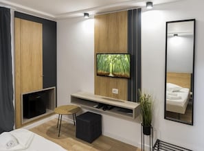 Double Room, Balcony, Partial Sea View | In-room safe, free WiFi, bed sheets - Hotel Unirea by Recif (Constanta)