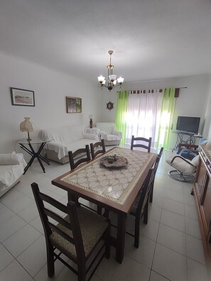 Apartment | 3 bedrooms - Nice Lagos 3 Bedrooms Balcony Flat (Lagos)