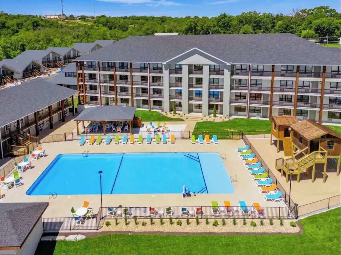 Una piscina cubierta