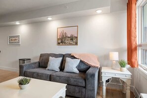 Televisión y oficina 