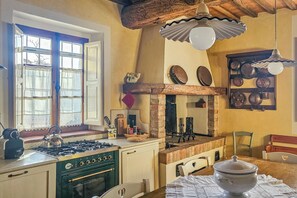 Familiehus, 5 soverom (Francigena Cadolingi Home Private) | Eget kjøkken | Kjøleskap, mikrobølgeovn, ovn og kokeplater