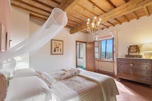 Family Apartment, 2 Bedrooms, 2 Bathrooms, Mountainside (Francigena Terrazza Shared Pool) | 2 bedrooms, free WiFi, bed sheets - Francigena Terrazza Shared Pool (Gambassi Terme)