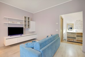 Family Apartment, 1 Bedroom, Microwave (Riva Nest) | Living area