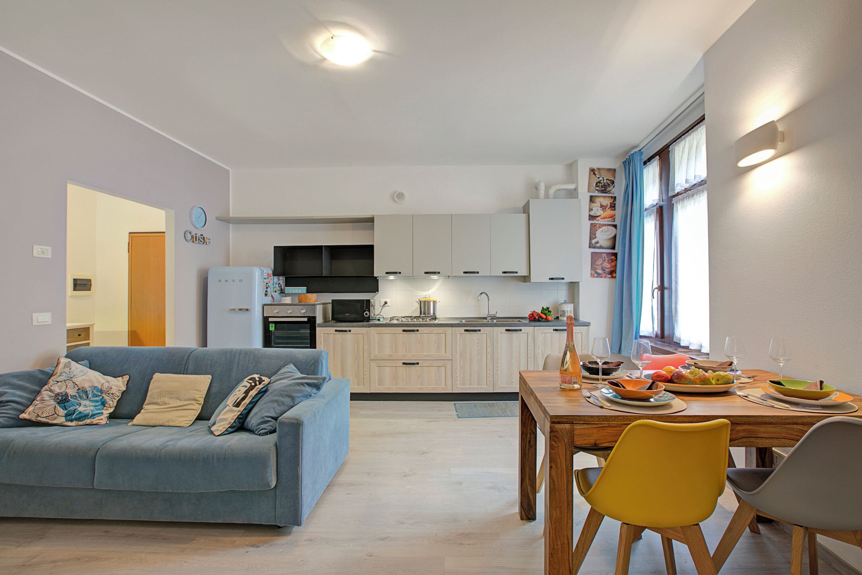 家庭公寓, 多间卧室 (Riva Nest) | 起居区 | 21-英寸电视（配备有线频道）