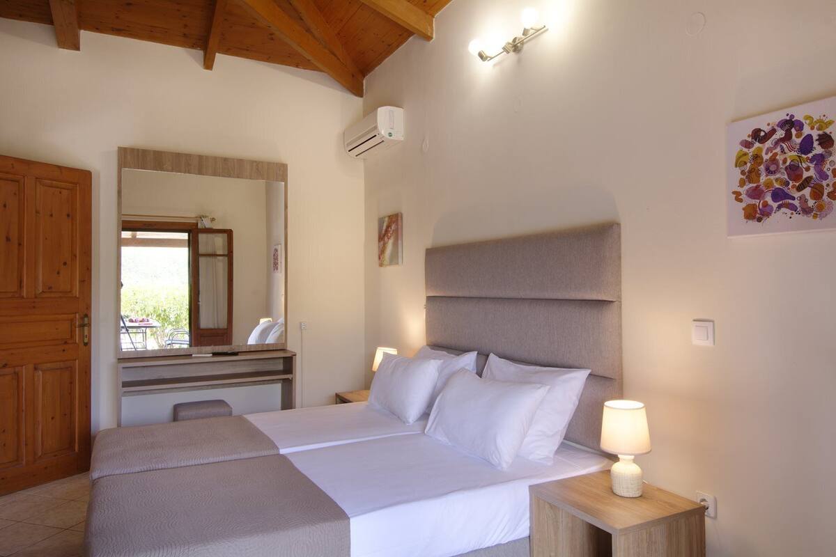 In-room safe, iron/ironing board, free WiFi