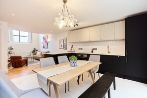 3 bedrooms - The Violet Hill Haven - 3bdr Home With Garden (London)