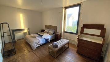 5 bedrooms, WiFi, bed sheets