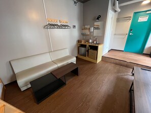 Habitación cuádruple estándar | Caja de seguridad en la habitación y wifi gratis 