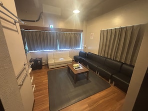 Premium Quadruple Room | Living area