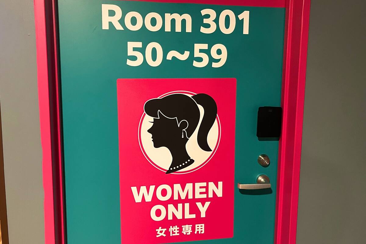 Standard Cabin, Women only