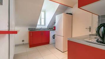 KylskÄp, mikrovÄgsugn, ugn och spishÀll