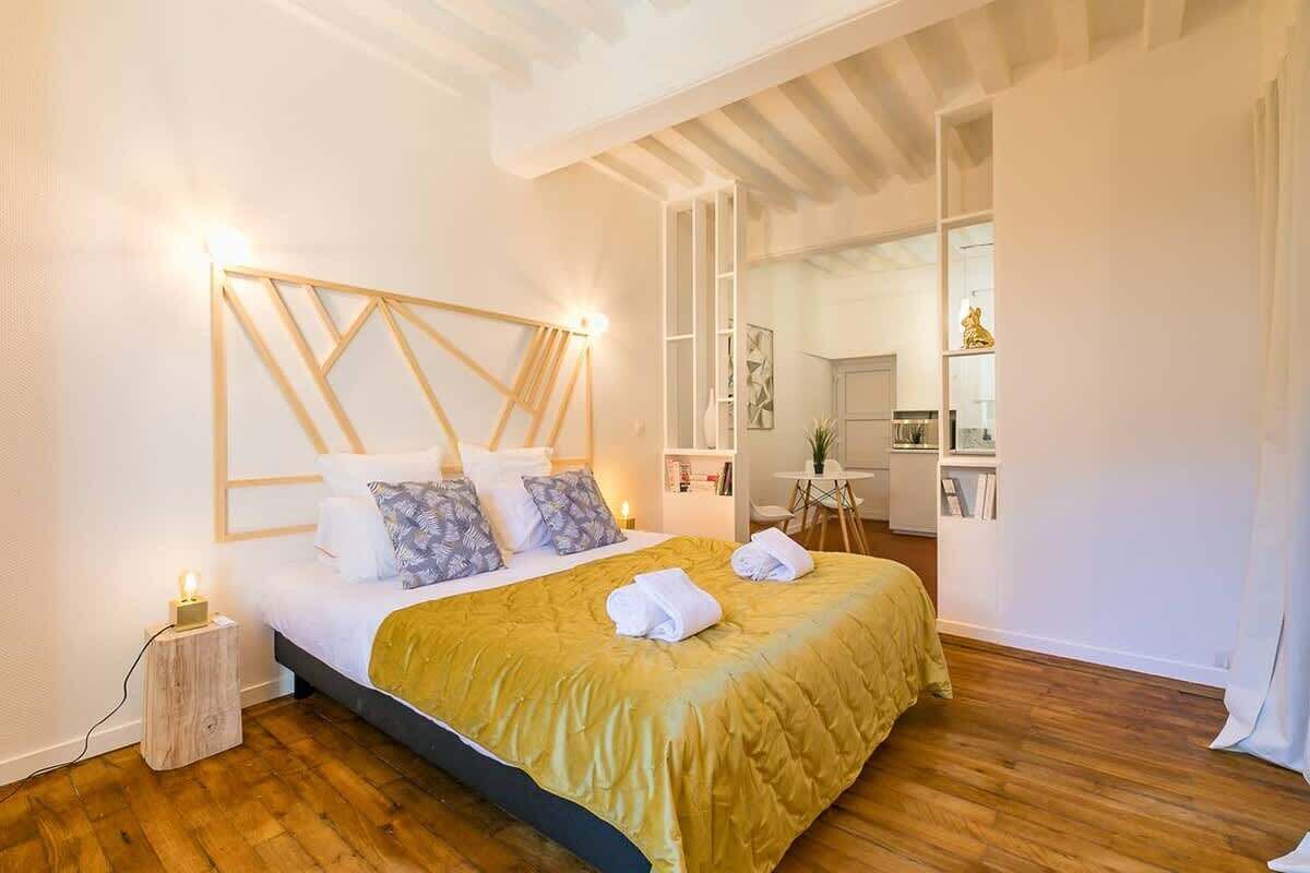 Iron/ironing board, free WiFi, bed sheets