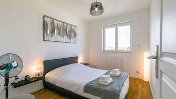 2 bedrooms, iron/ironing board, free WiFi, bed sheets