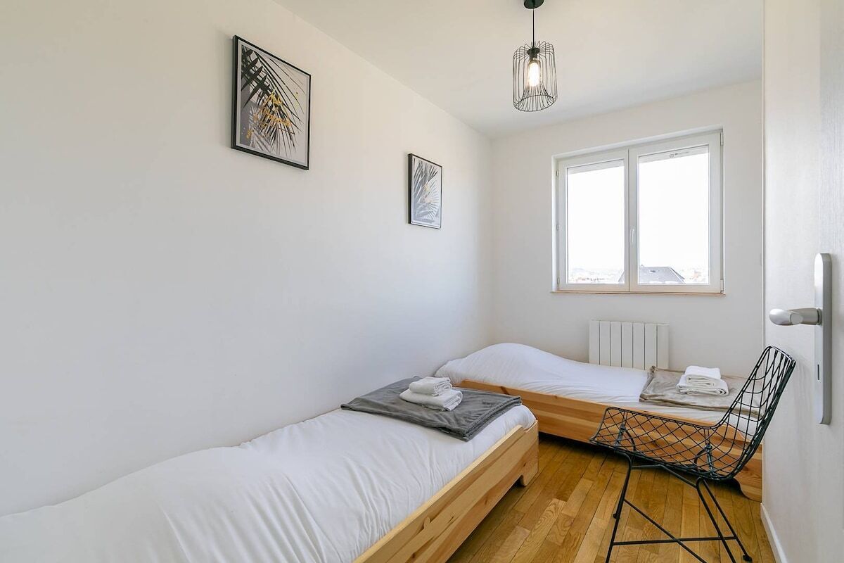 2 bedrooms, iron/ironing board, free WiFi, bed sheets