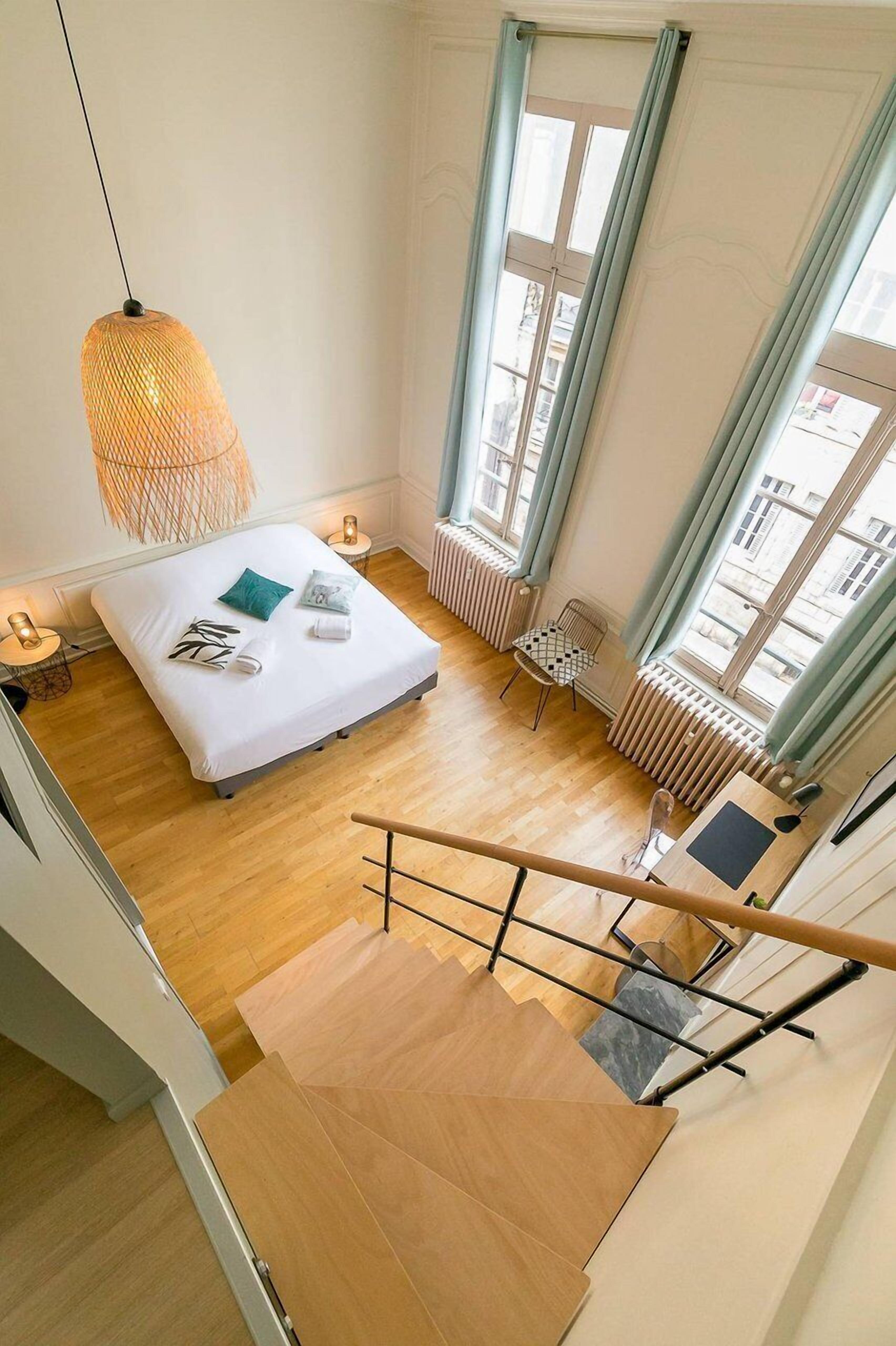 3 bedrooms, desk, iron/ironing board, internet