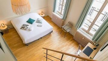 3 bedrooms, desk, iron/ironing board, Internet