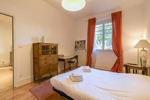 10 soverom, strykejern/-brett, reiseseng for barn og wi-fi (inkludert)