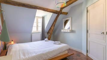 2 quartos, ferros/tábuas de passar roupa, Wi-Fi de cortesia