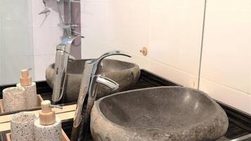 Een douche, een haardroger