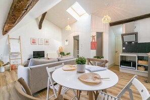 TV - Le Dentan - Avec magnifique vue sur la place de la (Dijon)