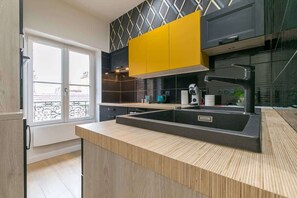 Geladeira, micro-ondas, fogão, lava-louças