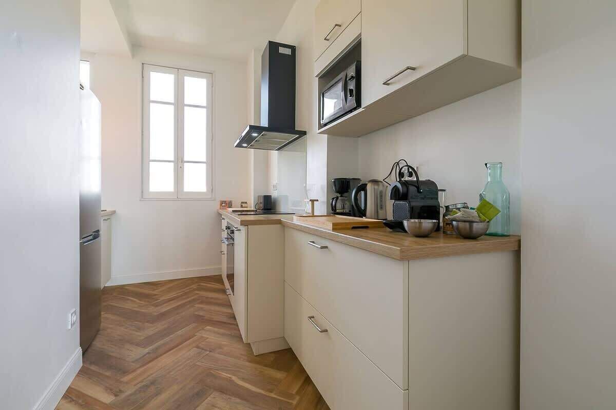 冰箱、微波炉、烤箱、炉灶