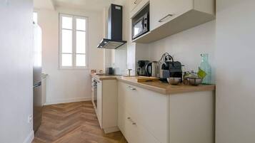 冰箱、微波炉、烤箱、炉灶