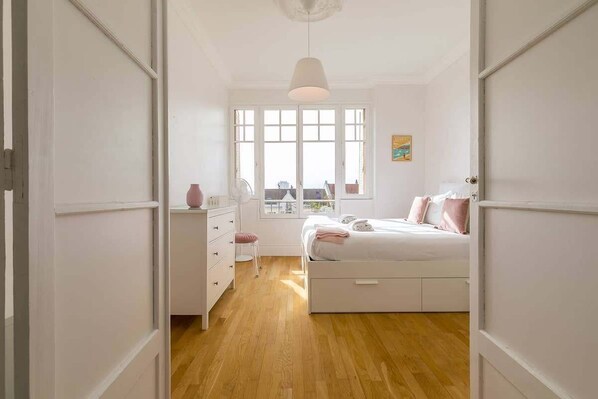 2 chambres, fer et planche à repasser, lit parapluie, Wi-Fi gratuit