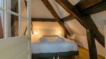 3 bedrooms, iron/ironing board, travel cot, free WiFi