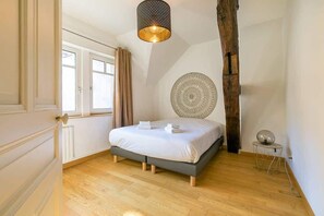 3 slaapkamers, een strijkplank/strijkijzer, reisbedje, gratis wifi