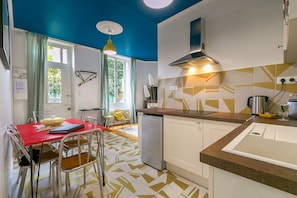 Microwave, coffee/tea maker, toaster, highchair