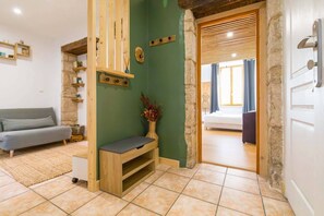 Interior - Le jardin des plantes- au pied du jardin de l'arquebuse - SR Loc (DIJON)