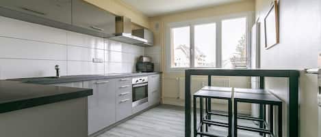 Fridge, microwave, oven, dishwasher