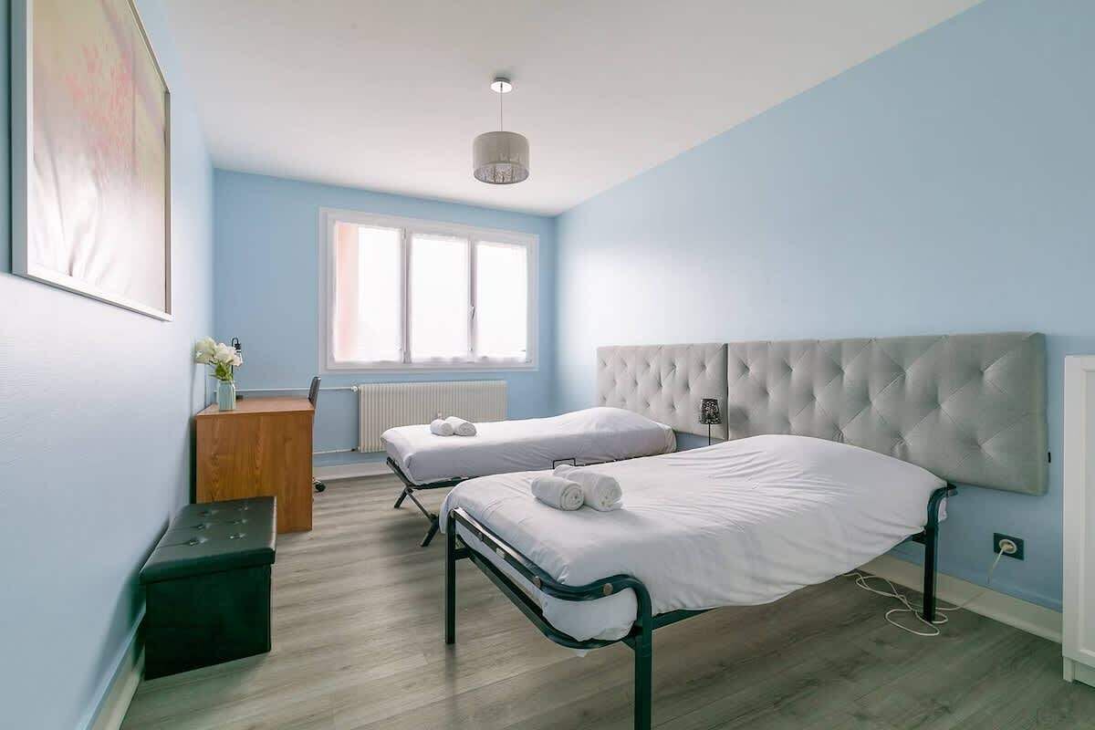 10 slaapkamers, een strijkplank/strijkijzer, gratis wifi, beddengoed