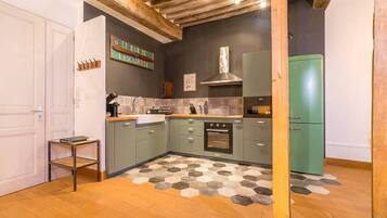 KylskÄp, mikrovÄgsugn, ugn och spishÀll