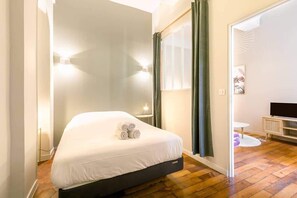 5 bedrooms, free WiFi - Terrasse Saint Michel - Au pied de la cathédrale - (Dijon)