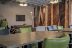 Dining - De Hoeve: Accommodation Near Giethoorn and Weerribben-Wieden (Baarlo)