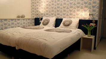 8 bedrooms, free WiFi, bed sheets, wheelchair access
