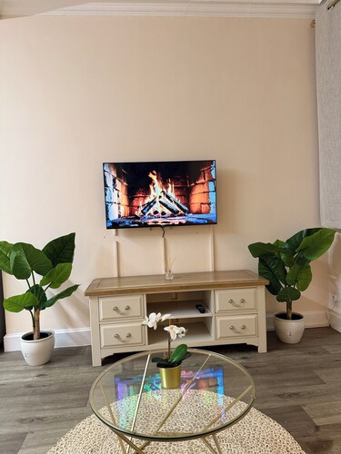 luxurious stay in this premium fully equipped 1 bedroom flat in central Ipswich.