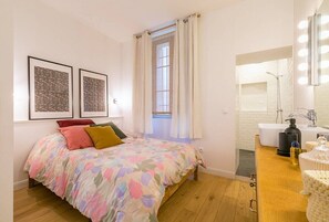 1 bedroom, iron/ironing board, internet, bed sheets