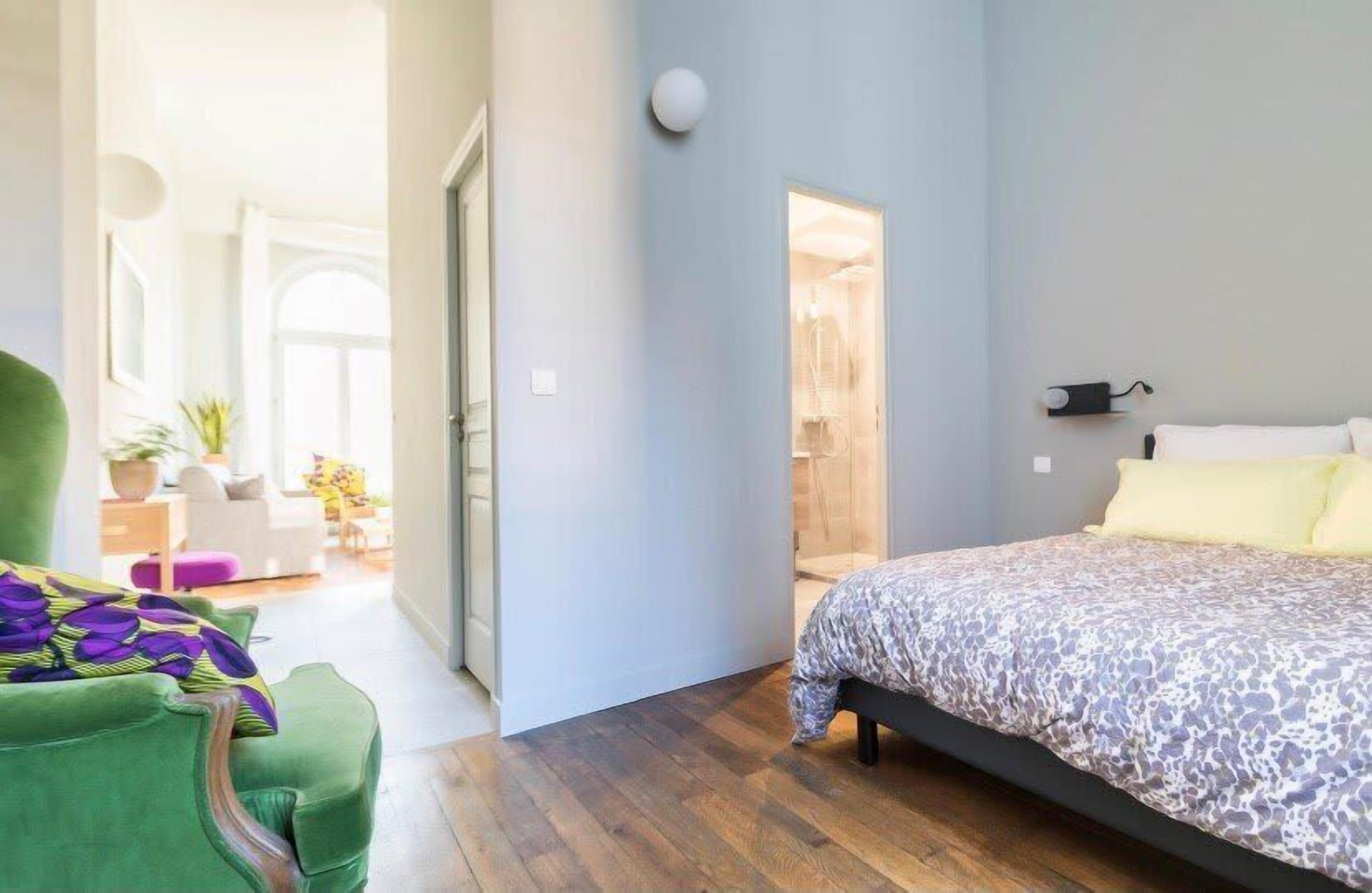 Iron/ironing board, free WiFi, bed sheets