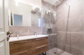 Hair dryer - La Chassagne dans un hotel particulier- SR Loc (Dijon)