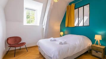 2 slaapkamers, een strijkplank/strijkijzer, reisbedje, gratis wifi